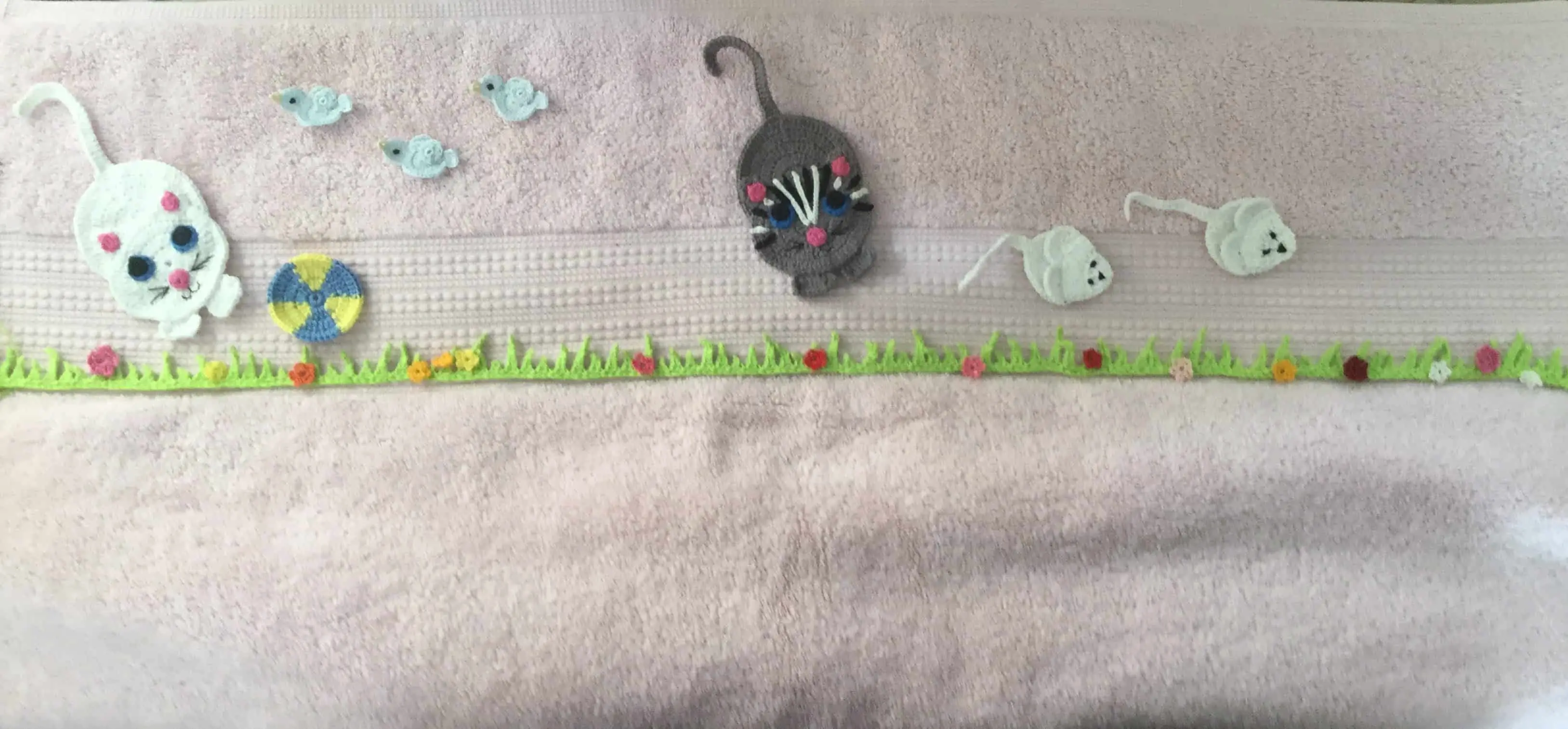 Crochet cat, mouse and bird towel