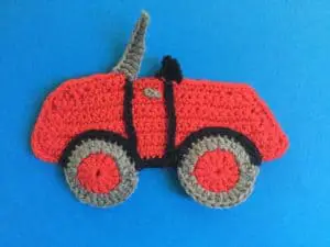 Crochet car body with windscreen