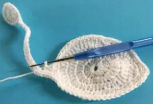 Crochet swan neaten edges neck