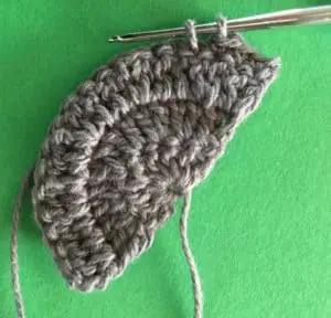 Crochet kangaroo pouch beginning neatening row