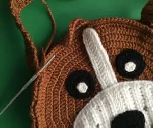 Crochet dog bag joining back head to strap beginning