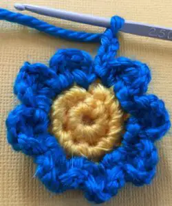 Crochet flower for granny square beginning second row