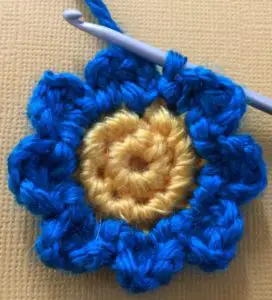 Crochet flower for granny square first row petals