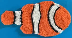 Crochet clown fish body with bottom back fin