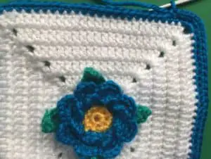 Crochet flower cushion corner second row
