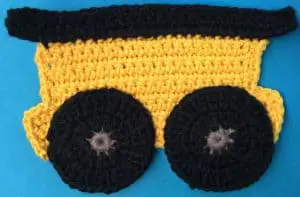 Crochet train carriage body with wheels