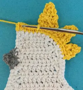 Crochet cockatoo joining for fourth crest section