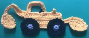 Crochet digger body with wheels