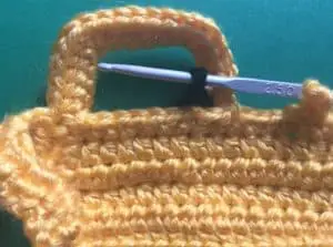 Crochet digger joining steering wheel