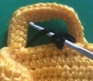 Crochet digger slip stitch through loop steering wheel