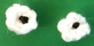 Crochet easy pig eyes with dots