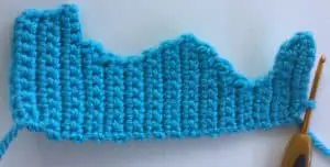Crochet plane mobile body