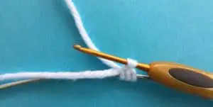 Joining plane mobile joining yarn to hoop