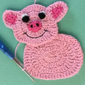 Crochet pig beginning first leg