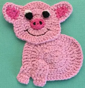 Crochet pig second leg