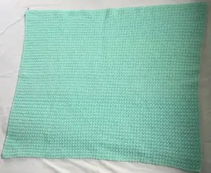 Crochet baby blanket green finished