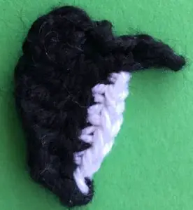 Crochet quail head marking first white section