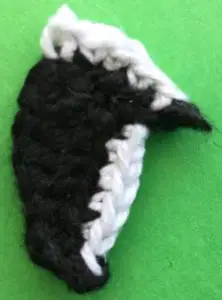 Crochet quail head marking second white section