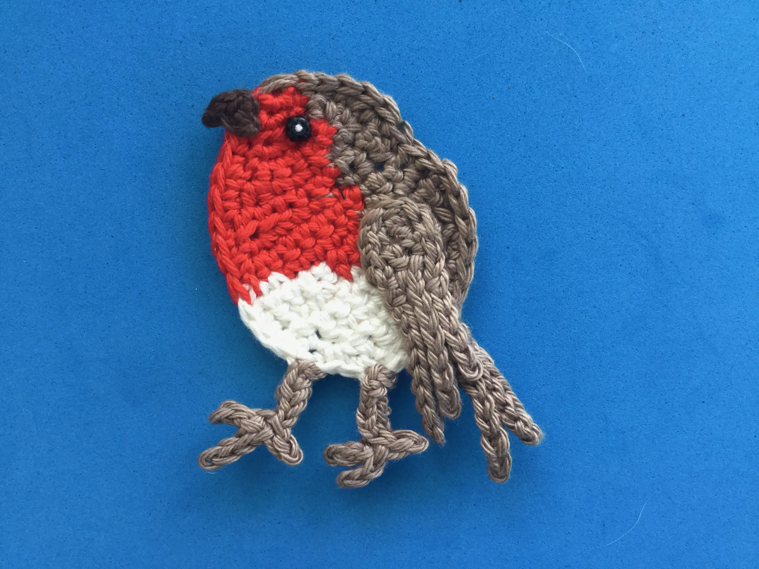 Finished crochet robin 4 ply landscape