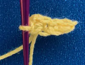 Crochet seahorse 2 ply row 1