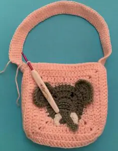 Crochet elephant bag joining for second side neatening