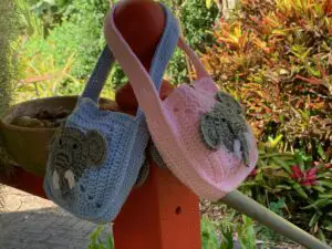 Finished crochet elephant bag tutorial outside landscape 1