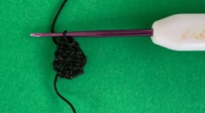 Crochet skunk 2 ply head