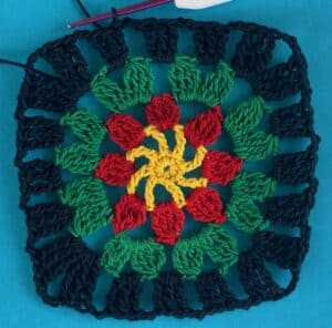 Crochet granny square shopping bag row 5