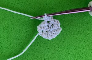 Crochet small cat 2 ply row 3