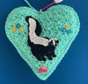 Crochet large heart stuffed row 1