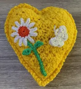 Crochet heart daisy