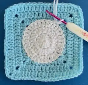 Crochet penguin granny square joining for head