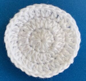 Crochet penguin granny square row 3
