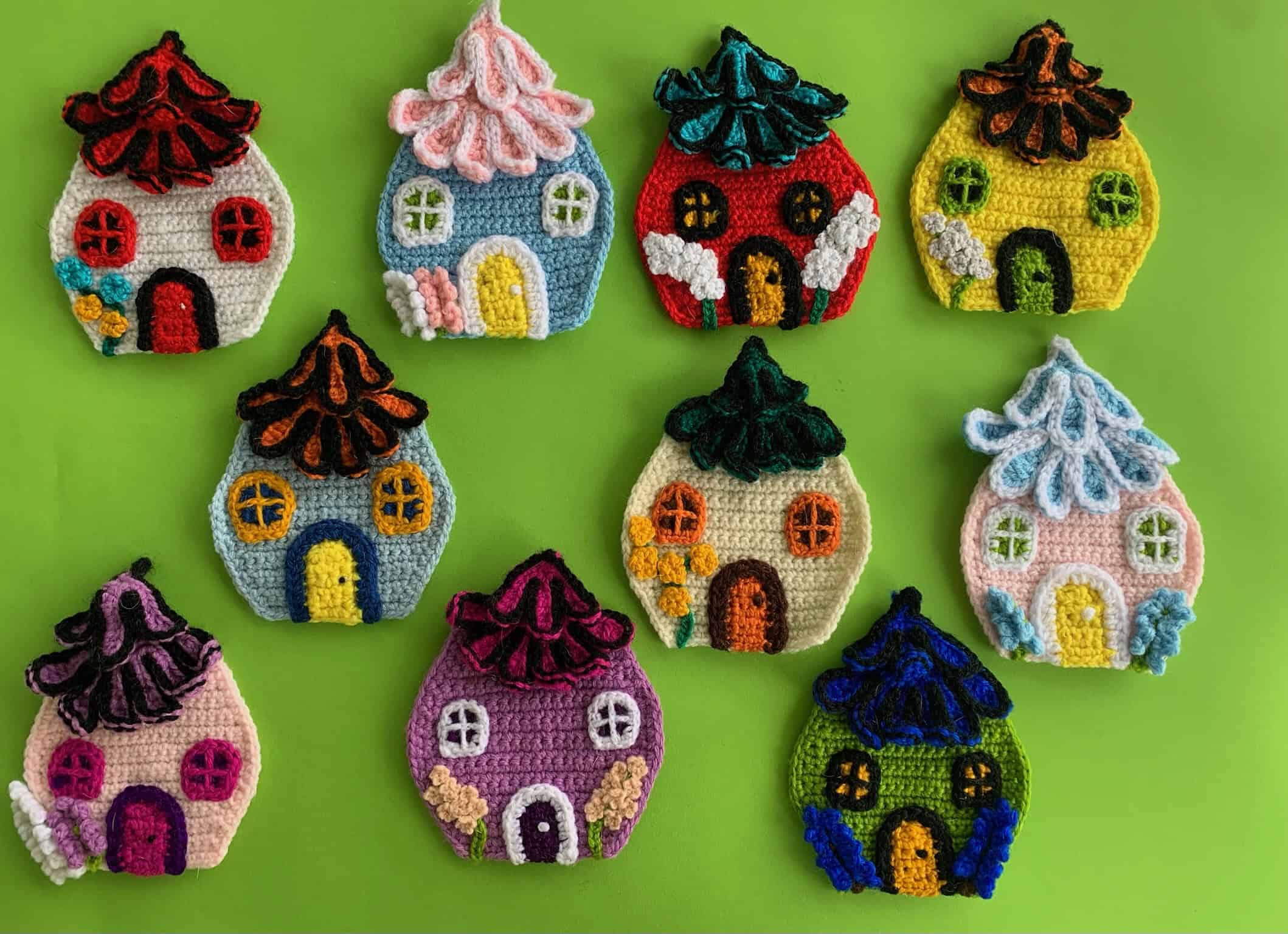 Finished crochet small house 2 ply group landscape