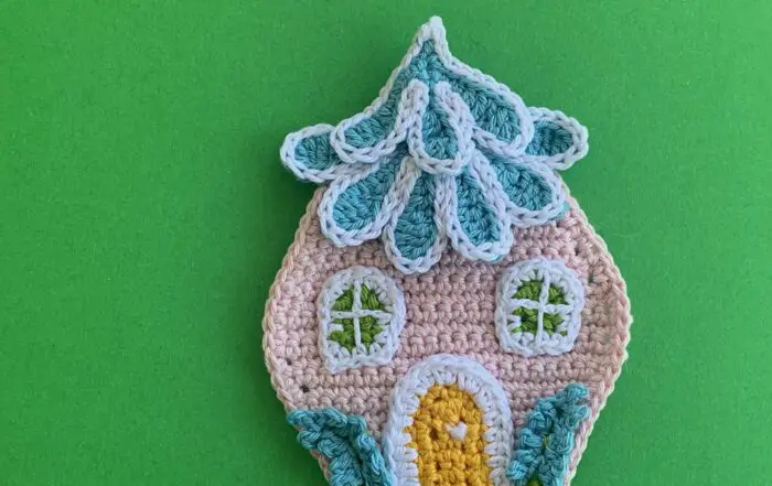 Finished crochet small house 4 ply landscape